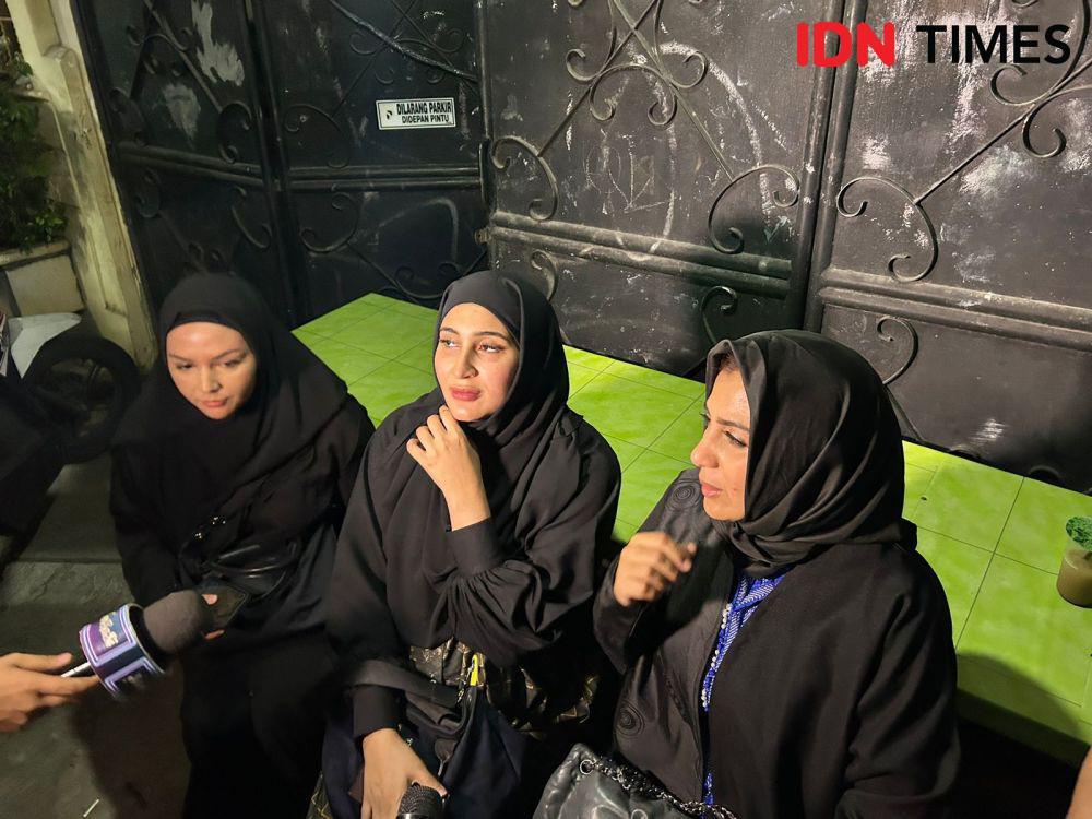 Melayat ke Rumah Rizieq Shihab, Tania Nadira: Anaknya Tegar Banget