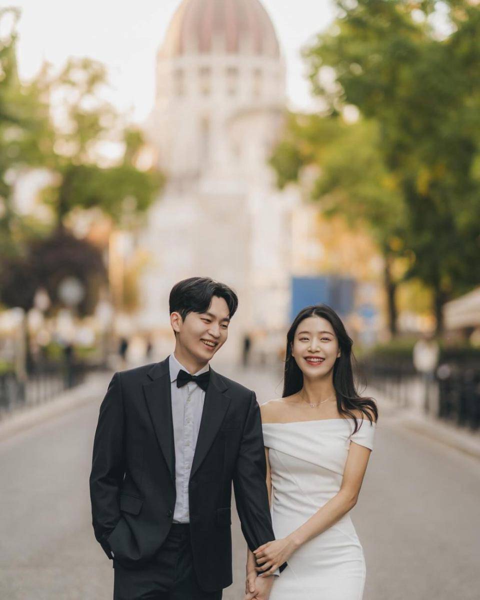 potret pertunangan Yoon Hye Soo Somebody 2 di Eropa (instagram.com/hey_sssooo)