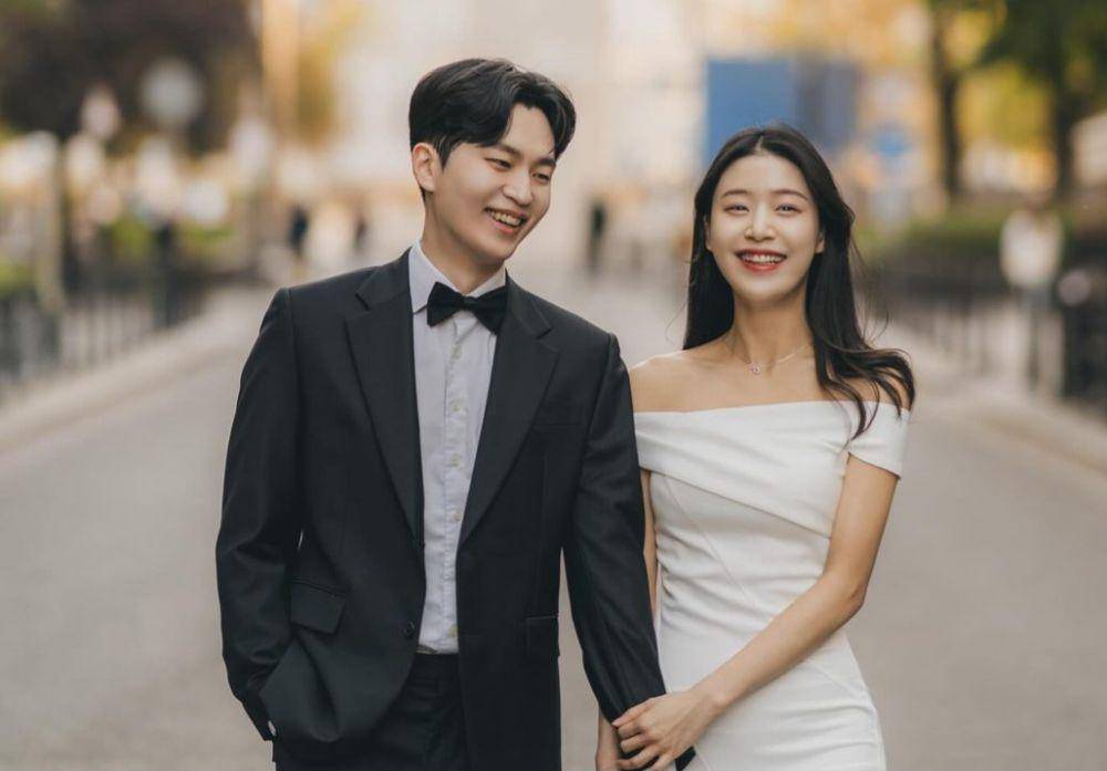 potret pertunangan Yoon Hye Soo Somebody 2 di Eropa (instagram.com/hey_sssooo)