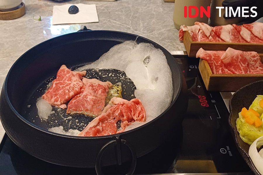 Sukiyaki ala Kansai (IDN Times/Dhiya Awlia Azzahra)