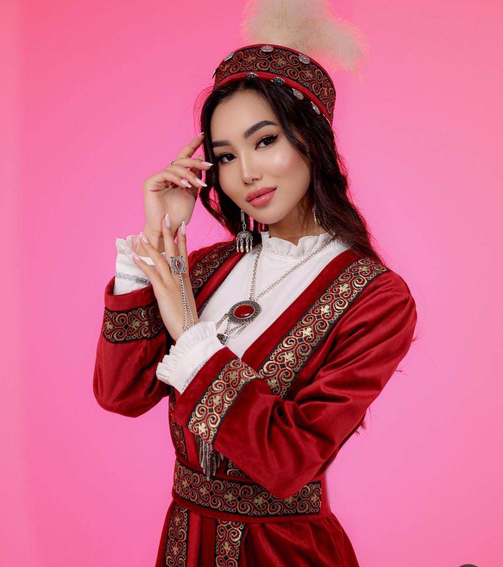 Ayaulym Alimkhaliyeva (instagram.com/aeshkaa)
