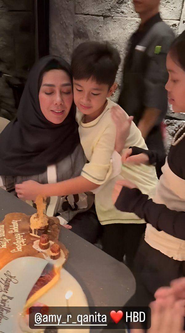 potret ulang tahun Mama Amy, instagram.com/raffinagita1717)