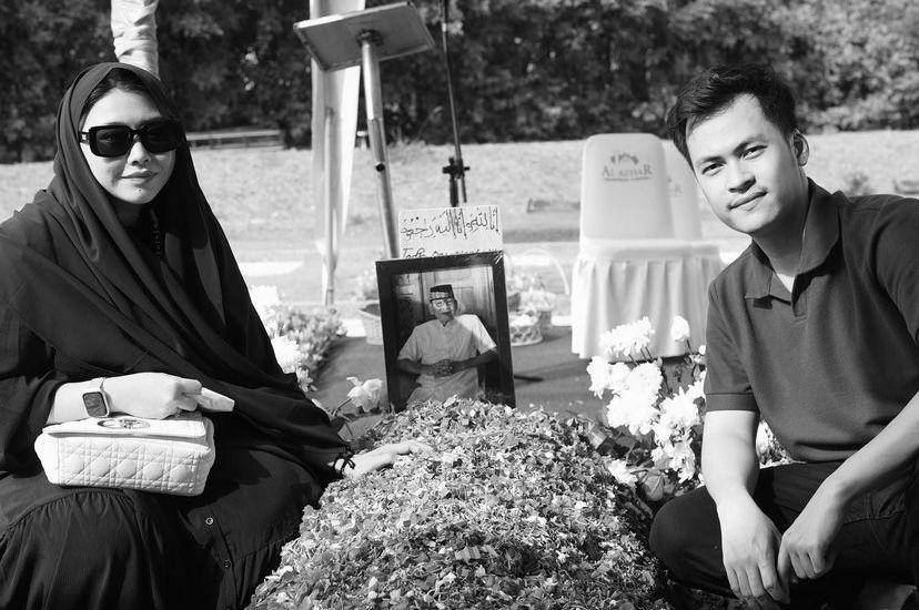 potret Clarissa Putri hadiri pemakaman ayah Dipha yang baru meninggal dunia (Instagram.com/clarissaputri_)