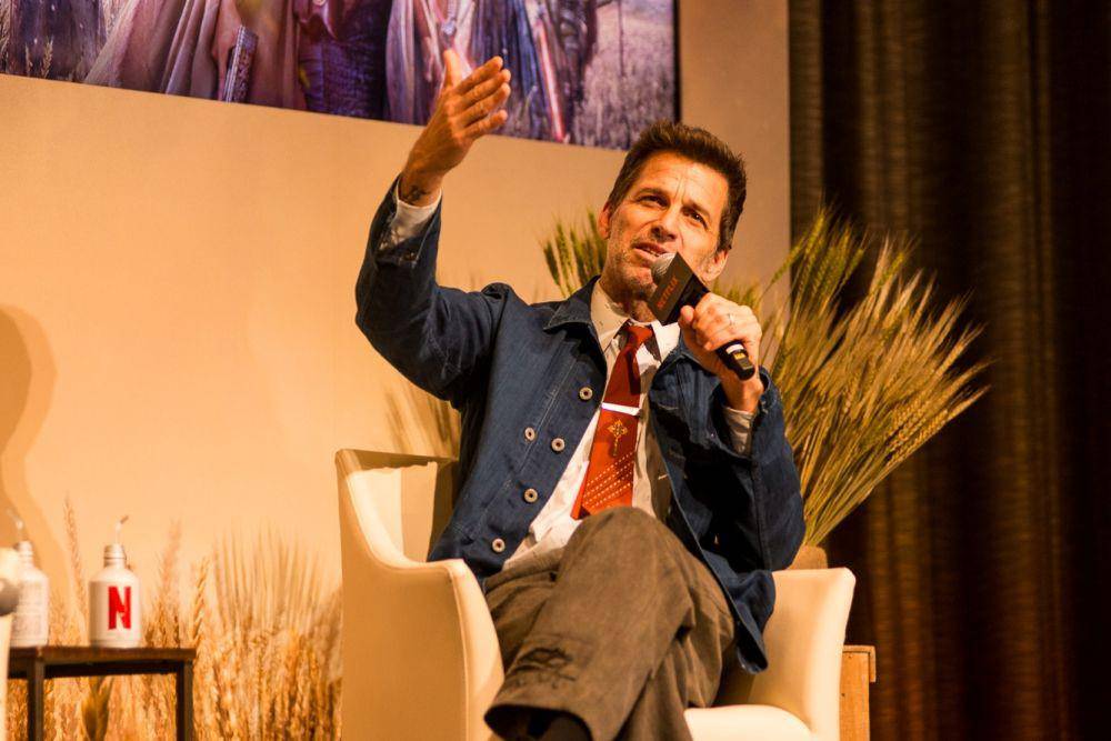 Zack Snyder di konferensi pers Rebel Moon — Part One: A Child of Fire di Jepang (11/12/2023) (dok. Netflix)