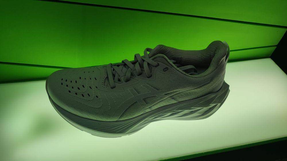 Review Sepatu ASICS Novablast 4 yang Nyaman untuk Lari Harian!