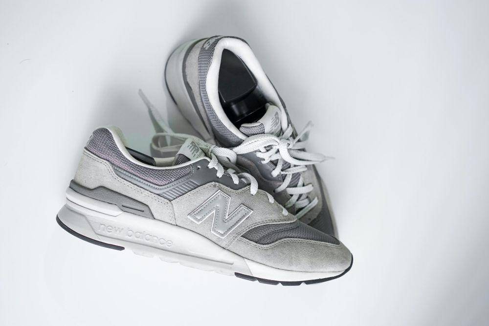 5 Rekomendasi Sepatu Lokal Alternatif New Balance, Gak Kalah Kece!