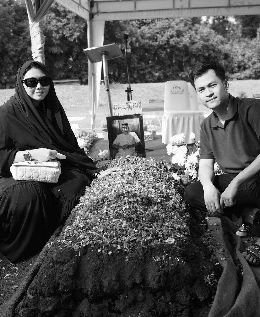 potret Clarissa Putri hadiri pemakaman ayah Dipha yang baru meninggal dunia (Instagram.com/clarissaputri_)