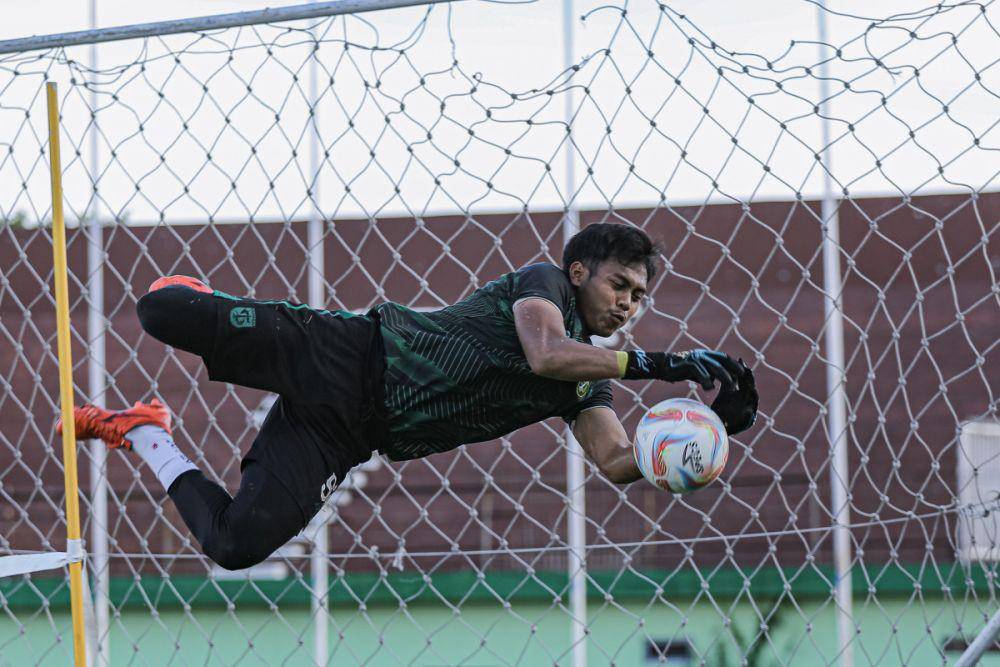 Andhika Ramadhani dalam sesi latihan game. (Persebaya)
