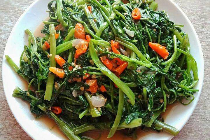 Tumis Kangkung Terasi (instagram.com/dapur_susmi)