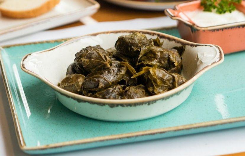 7 Makanan Berbungkus Daun yang Bisa Langsung Dimakan, Ada Buntil!