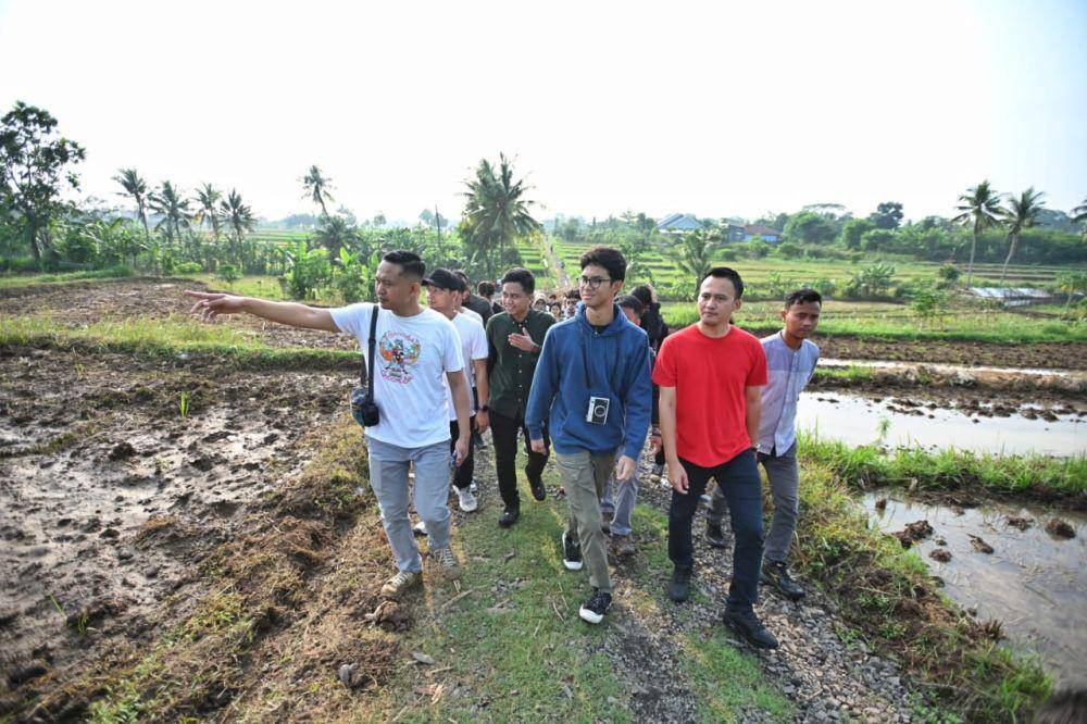 Putra calon presiden nomor urut 3 Ganjar Pranowo, Muhammad Zinedine Alam Ganjar, bertemu dengan sejumlah pemuda di Subang, Jawa Barat (IDN Times/Istimewa)