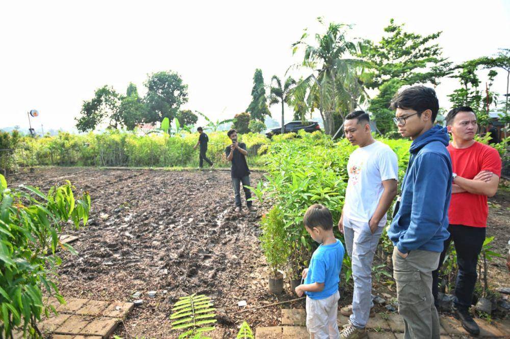 Putra calon presiden nomor urut 3 Ganjar Pranowo, Muhammad Zinedine Alam Ganjar, bertemu dengan sejumlah pemuda di Subang, Jawa Barat (IDN Times/Istimewa)
