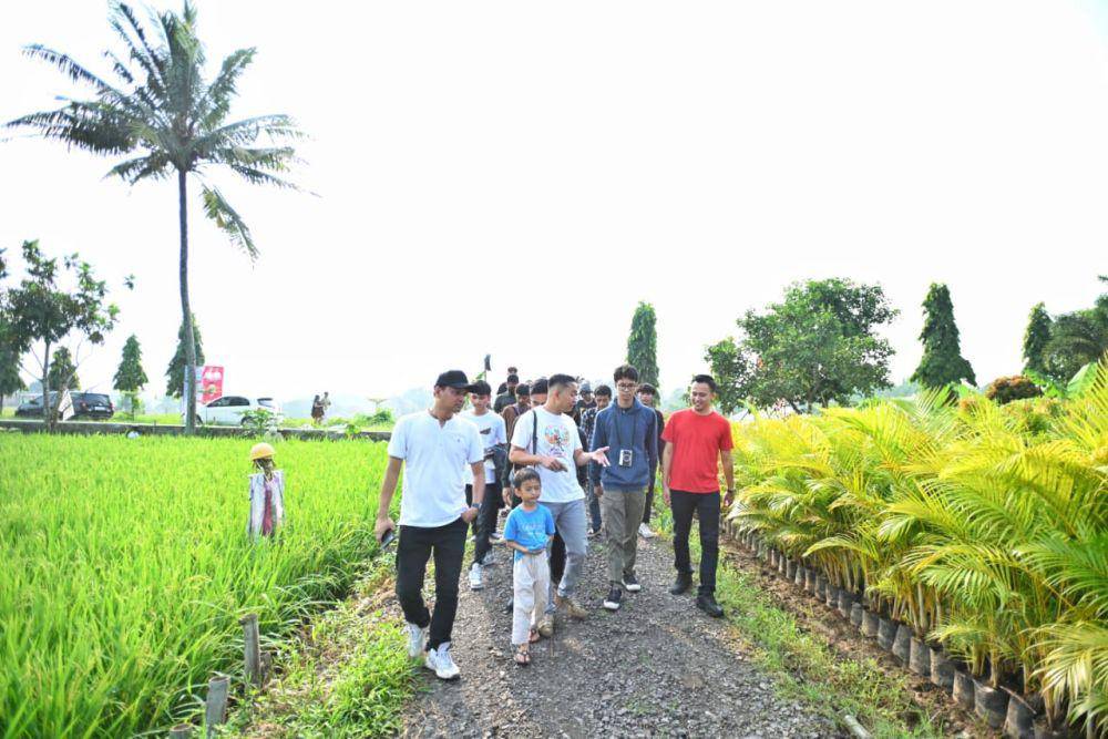 Putra calon presiden nomor urut 3 Ganjar Pranowo, Muhammad Zinedine Alam Ganjar, bertemu dengan sejumlah pemuda di Subang, Jawa Barat (IDN Times/Istimewa)