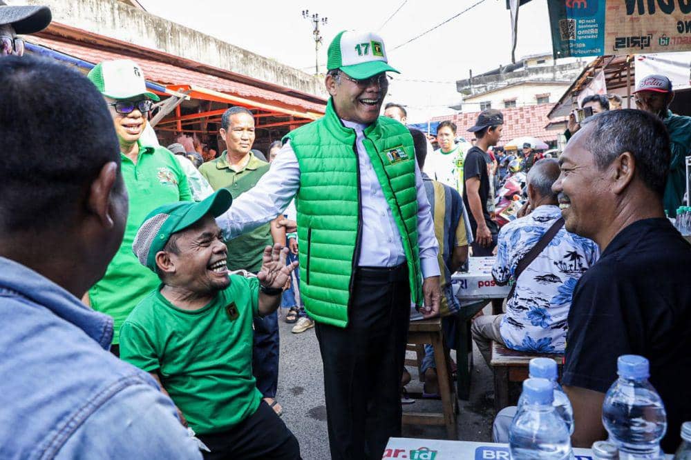 Bareng Ucok Baba, PPP Bagikan Sembako Murah di Pasar (IDN Times/Istimewa)
