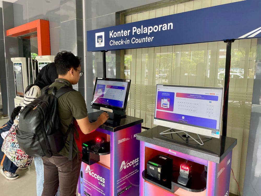 Para pengguna kereta api yang akan berangkat dari Stasiun Malang. (Dok. KAI Daop 8 Surabaya)