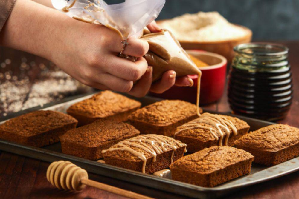 biscoff pound cakes (freepik.com/wirestock)