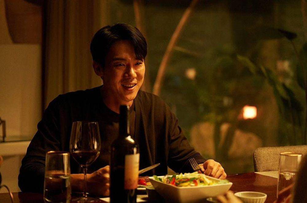 Yoo Yeon Seok di drama A Bloody Lucky Day (instagram.com/tving.official)
