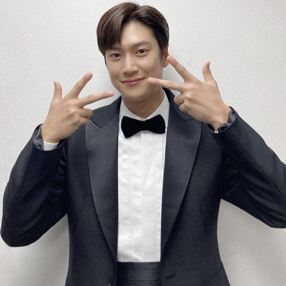 Na In Woo (instagram.com/10042n00)