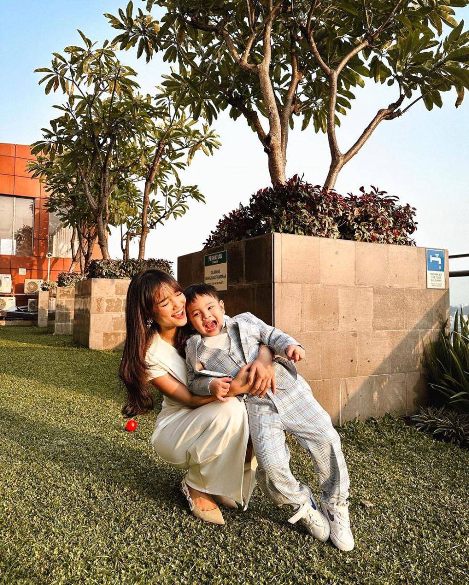 potret Fuji dan Gala pada ulamg tahun Adzam (instagram.com/fuji_an)