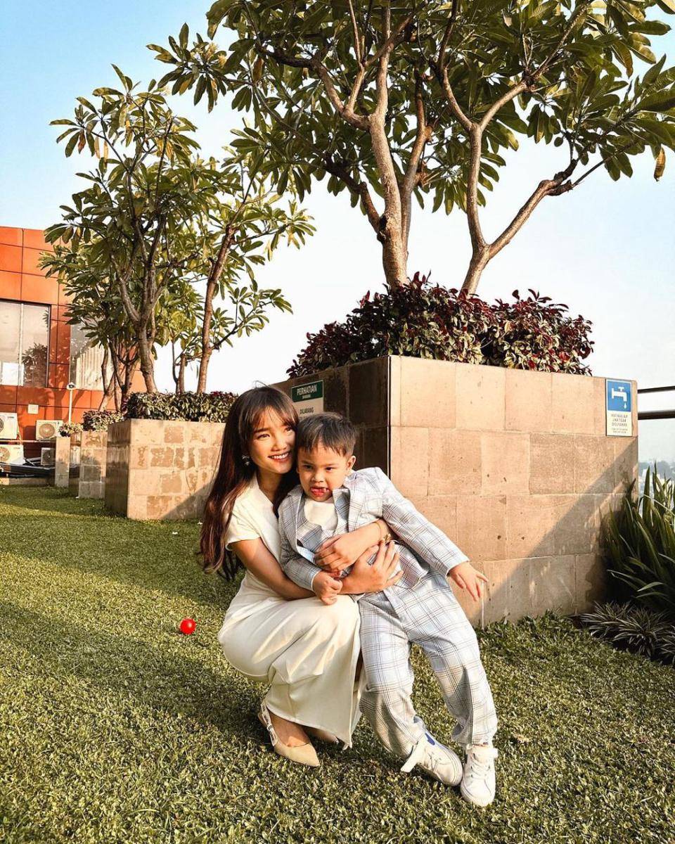 potret Fuji dan Gala pada ulamg tahun Adzam (instagram.com/fuji_an)