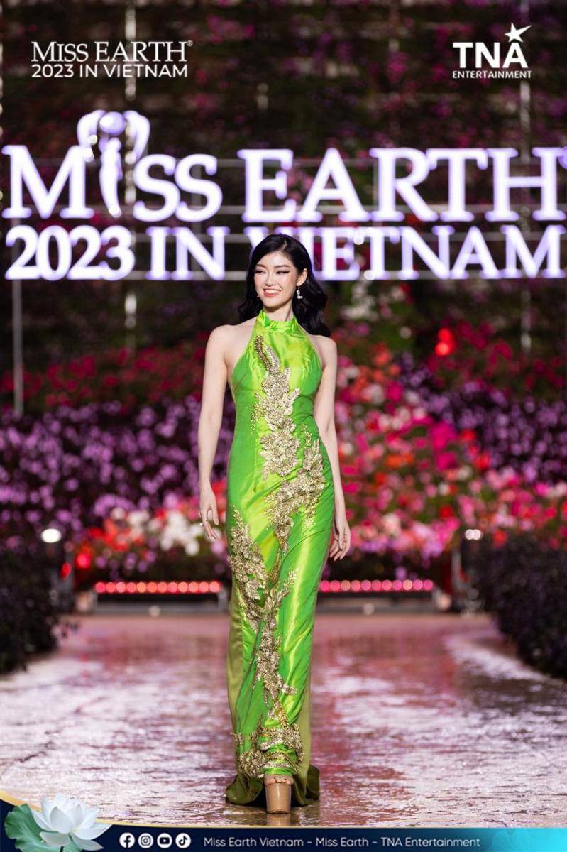 Potret Finalis Paling Standout di Acara Fashion Show Miss Earth 2023 (Facebook.com/Miss Earth)