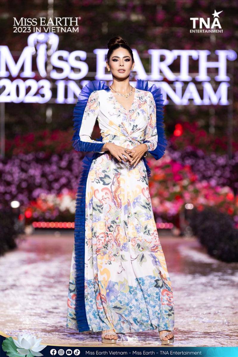 Potret Finalis Paling Standout di Acara Fashion Show Miss Earth 2023 (Facebook.com/Miss Earth)