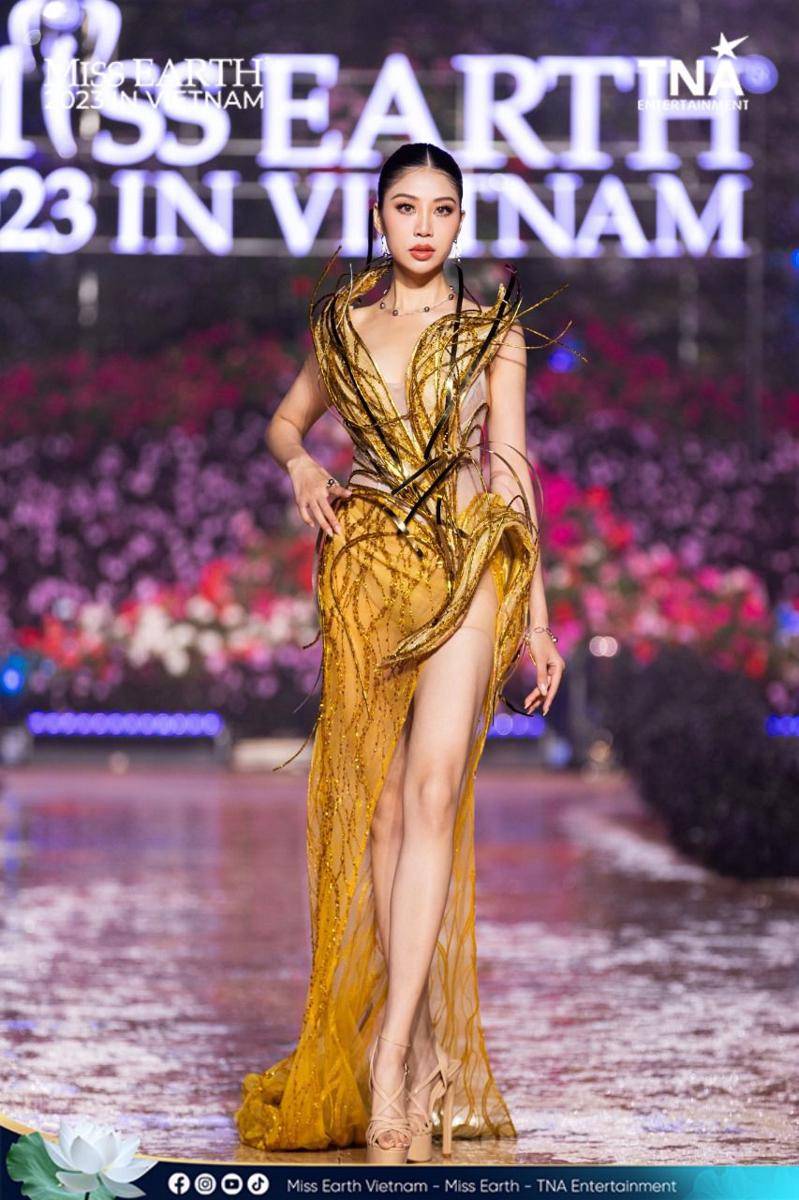 Potret Finalis Paling Standout di Acara Fashion Show Miss Earth 2023 (Facebook.com/Miss Earth)