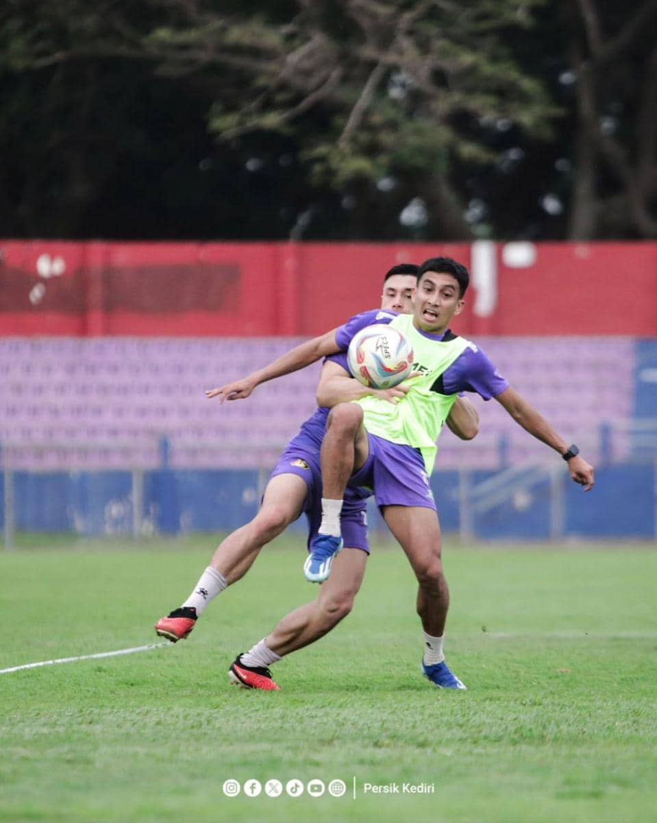 Pemain Persik Kediri saat berlatih. Instagram.com/ persikfcofficial