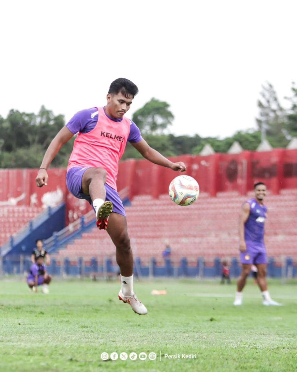 Pemain Persik Kediri saat berlatih. Instagram.com/ persikfcofficial