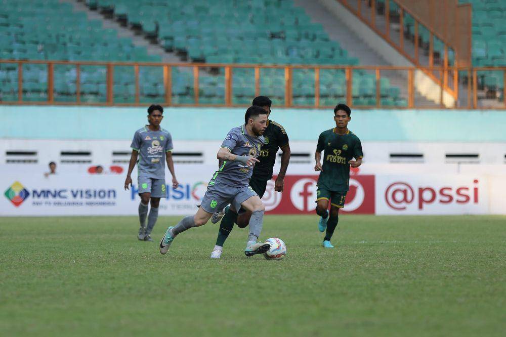 Pemain Persebaya saat duel dengan pemain Persikabo. Dok. Persebaya.