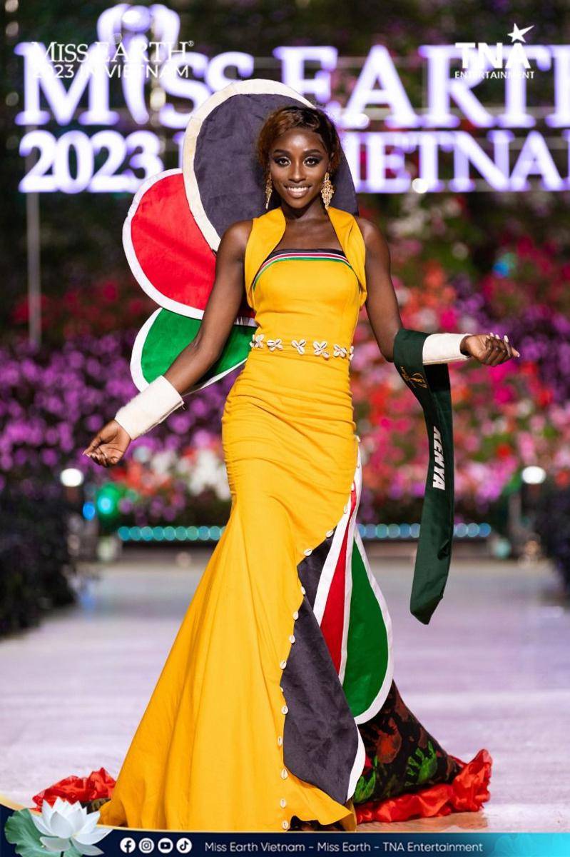 Potret Kostum Nasional Wakil Afrika di Panggung Miss Earth 2023 (Facebook.com/Miss Earth)