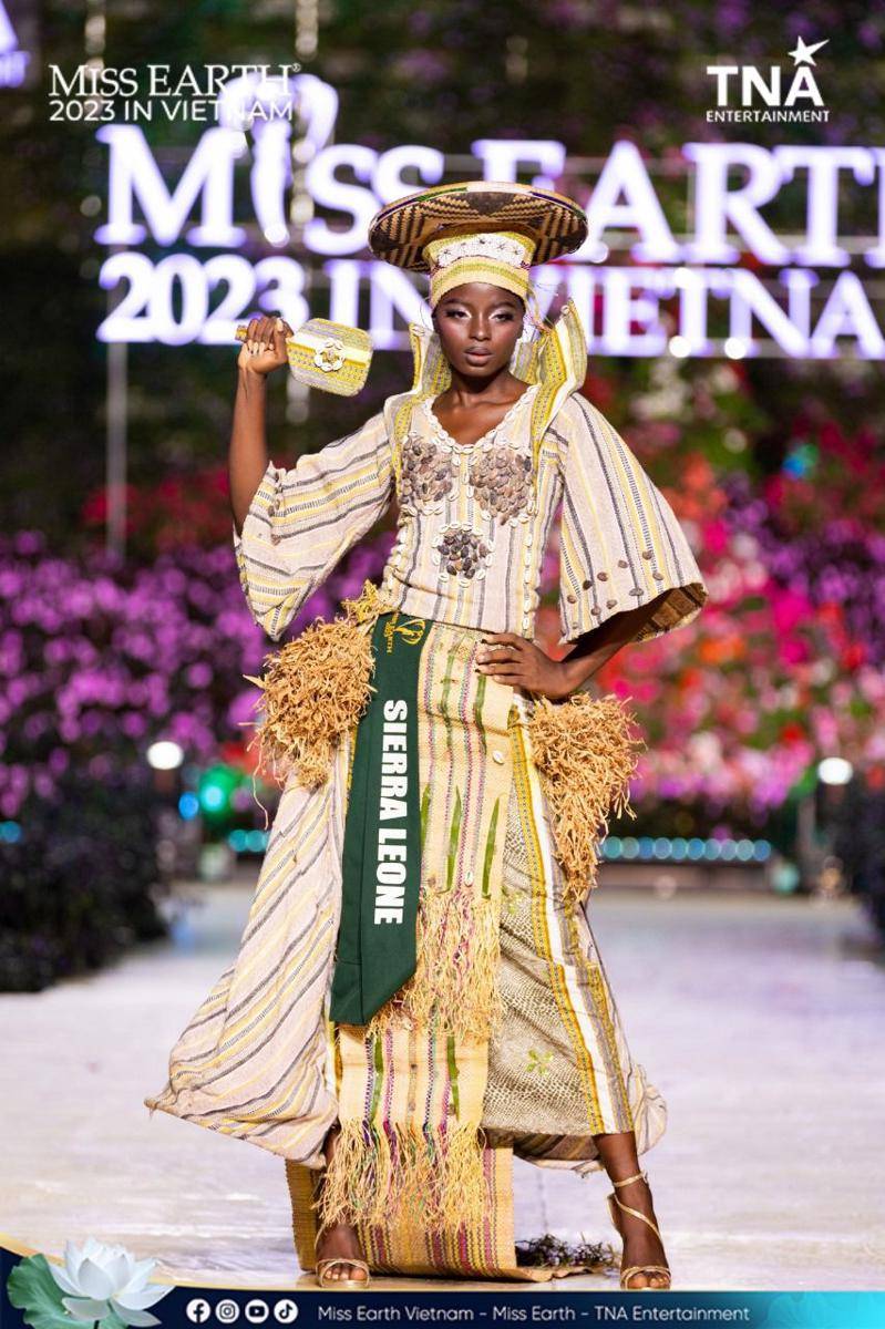 Potret Kostum Nasional Wakil Afrika di Panggung Miss Earth 2023 (Facebook.com/Miss Earth)