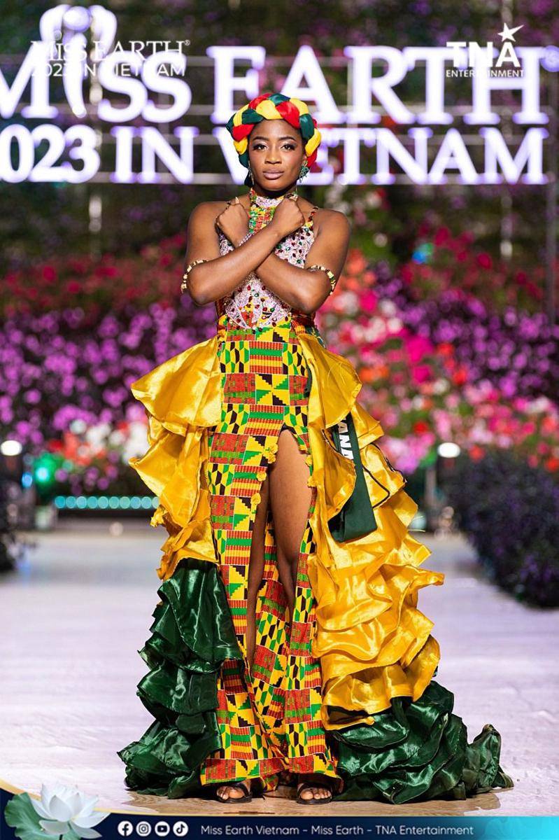Potret Kostum Nasional Wakil Afrika di Panggung Miss Earth 2023 (Facebook.com/Miss Earth)