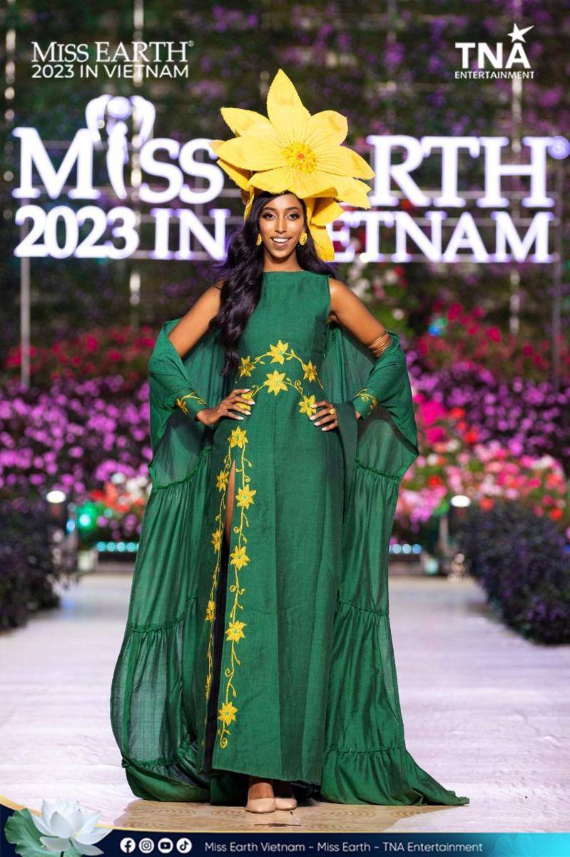 Potret Kostum Nasional Wakil Afrika di Panggung Miss Earth 2023 (Facebook.com/Miss Earth)
