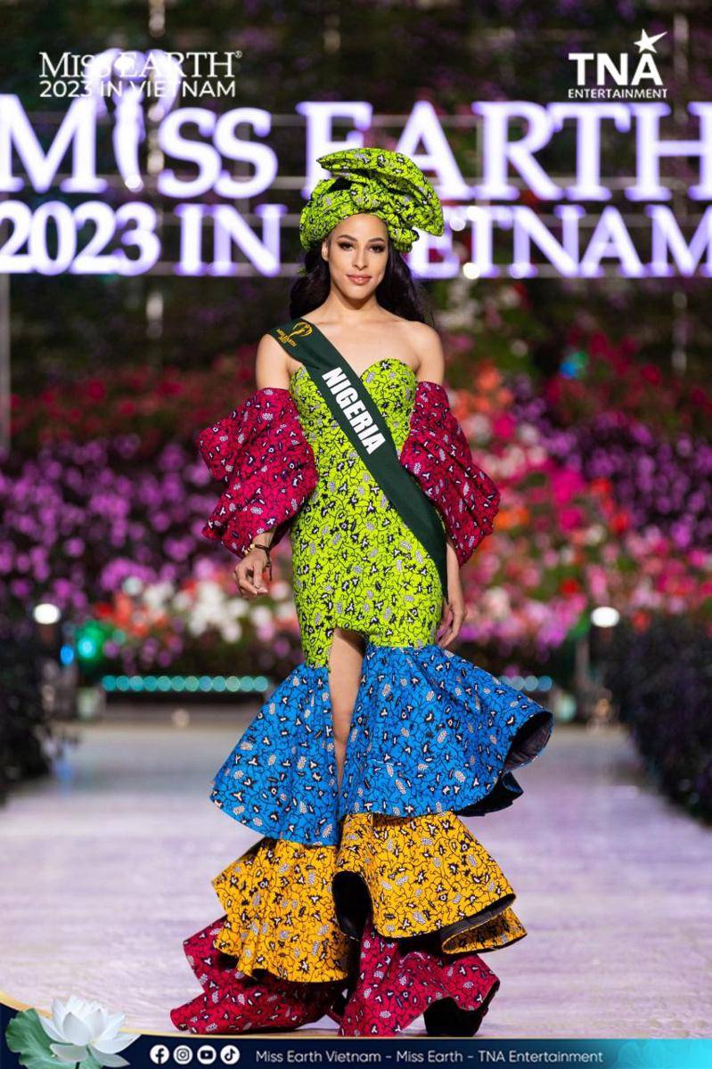 Potret Kostum Nasional Wakil Afrika di Panggung Miss Earth 2023 (Facebook.com/Miss Earth)