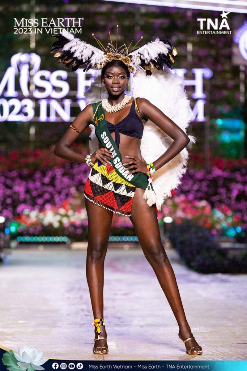 Potret Kostum Nasional Wakil Afrika di Panggung Miss Earth 2023 (Facebook.com/Miss Earth)