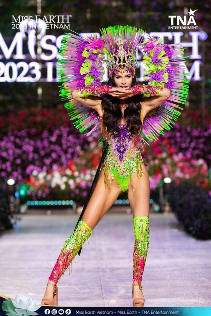Potret Kostum Nasional Wakil dari Amerika Latin di Miss Earth 2023 (Facebook.com/Miss Earth)