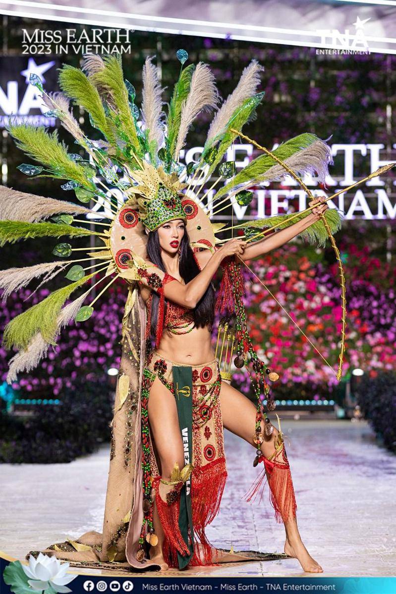 Potret Kostum Nasional Wakil Amerika Latin di Miss Earth 2023 (Facebook.com/Miss Earth)