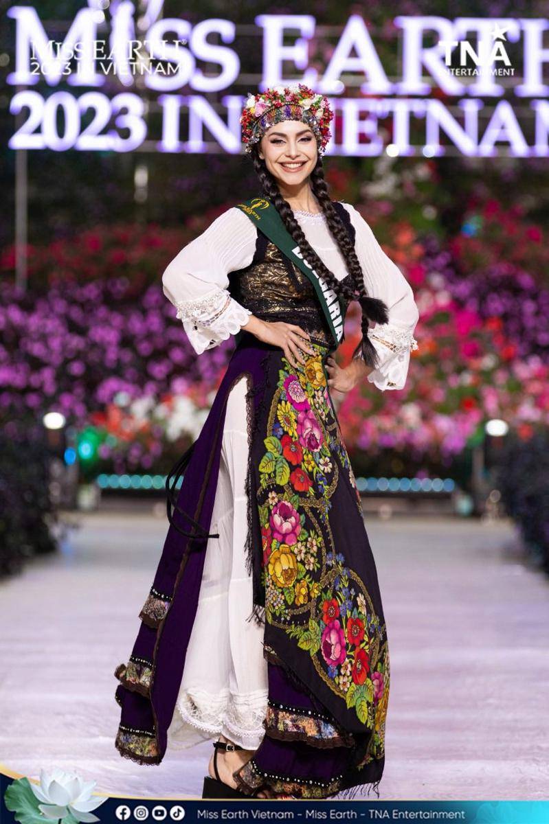 Potret Kostum Nasional Wakil dari Kawasan Eropa di Miss Earth 2023 (Facebook.com/Miss Earth)