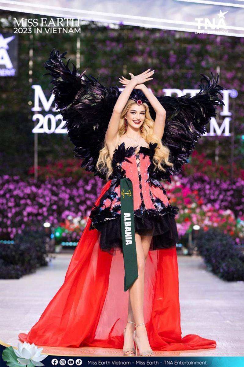Potret Kostum Nasional Wakil dari Kawasan Eropa di Miss Earth 2023 (Facebook.com/Miss Earth)