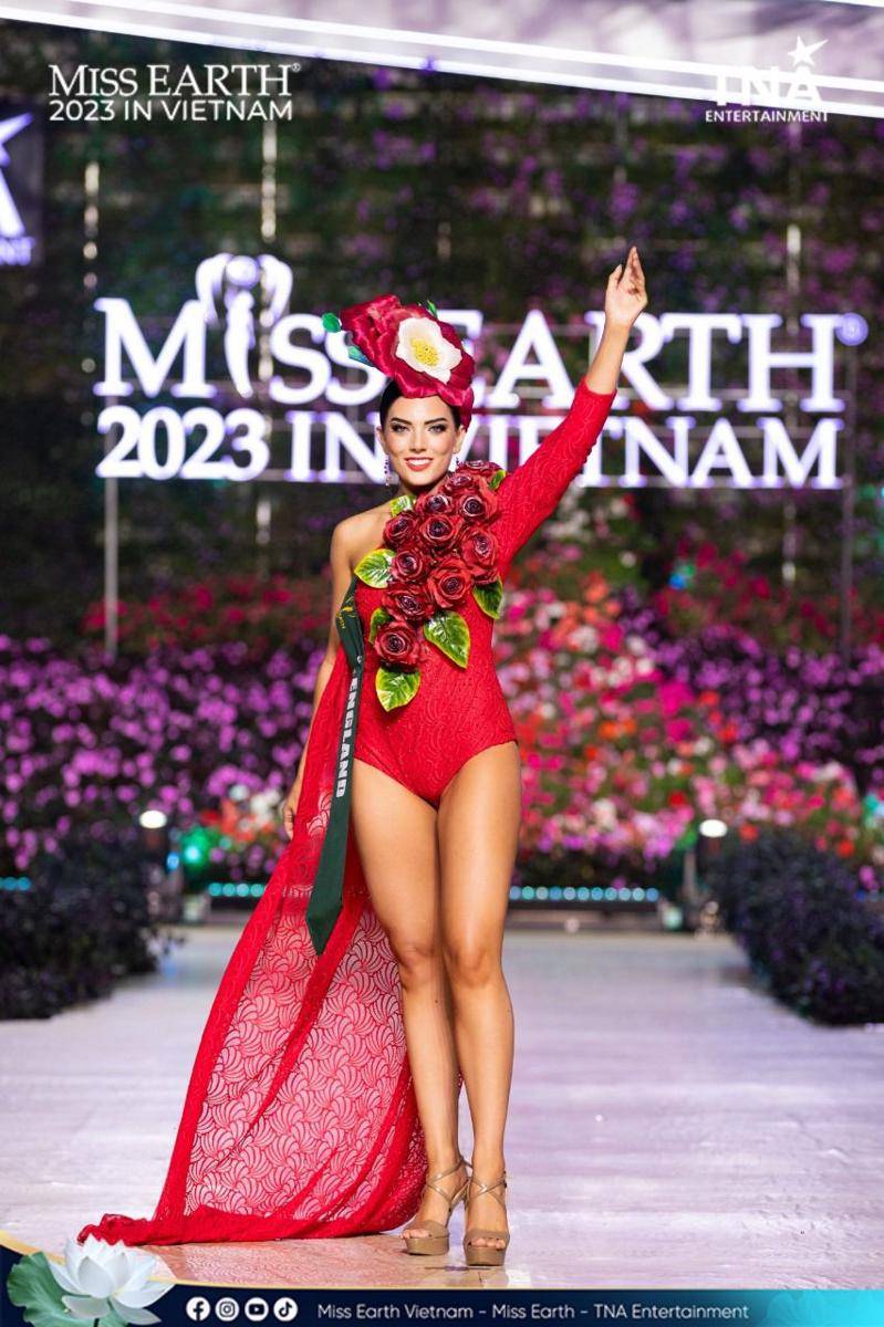 Potret Kostum Nasional Wakil dari Kawasan Eropa di Miss Earth 2023 (Facebook.com/Miss Earth)