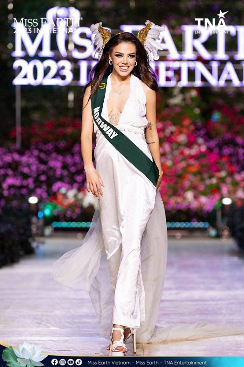 Potret Kostum Nasional Wakil dari Kawasan Eropa di Miss Earth 2023 (Facebook.com/Miss Earth)