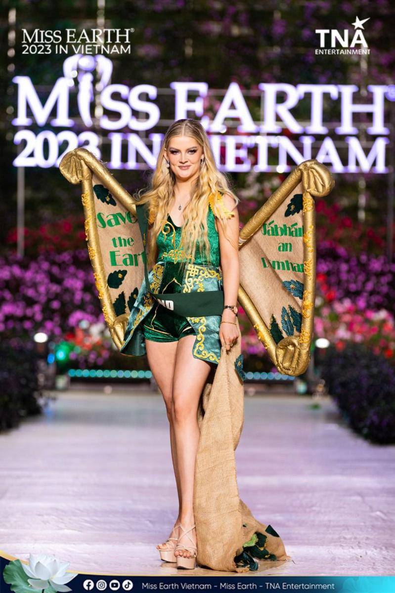 Potret Kostum Nasional Wakil dari Kawasan Eropa di Miss Earth 2023 (Facebook.com/Miss Earth)