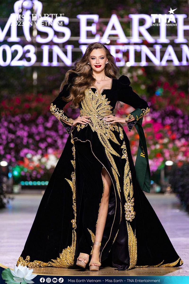 Potret Kostum Nasional Wakil dari Kawasan Eropa di Miss Earth 2023 (Facebook.com/Miss Earth)