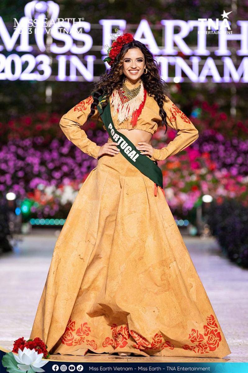 Potret Kostum Nasional Wakil dari Kawasan Eropa di Miss Earth 2023 (Facebook.com/Miss Earth)