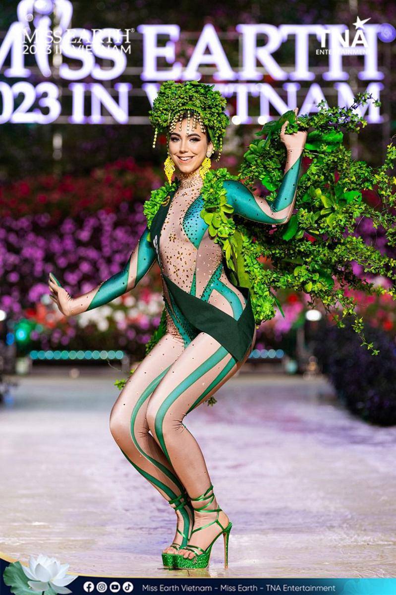 Potret Kostum Nasional Wakil dari Kawasan Eropa di Miss Earth 2023 (Facebook.com/Miss Earth)
