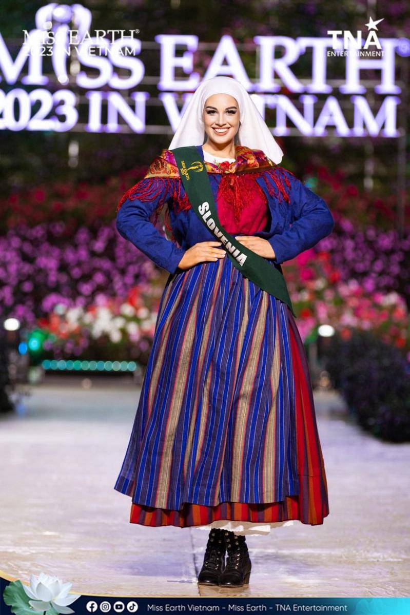 Potret Kostum Nasional Wakil dari Kawasan Eropa di Miss Earth 2023 (Facebook.com/Miss Earth)