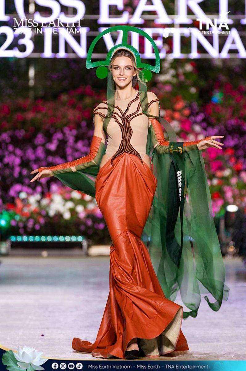Potret Kostum Nasional Wakil dari Kawasan Eropa di Miss Earth 2023 (Facebook.com/Miss Earth)