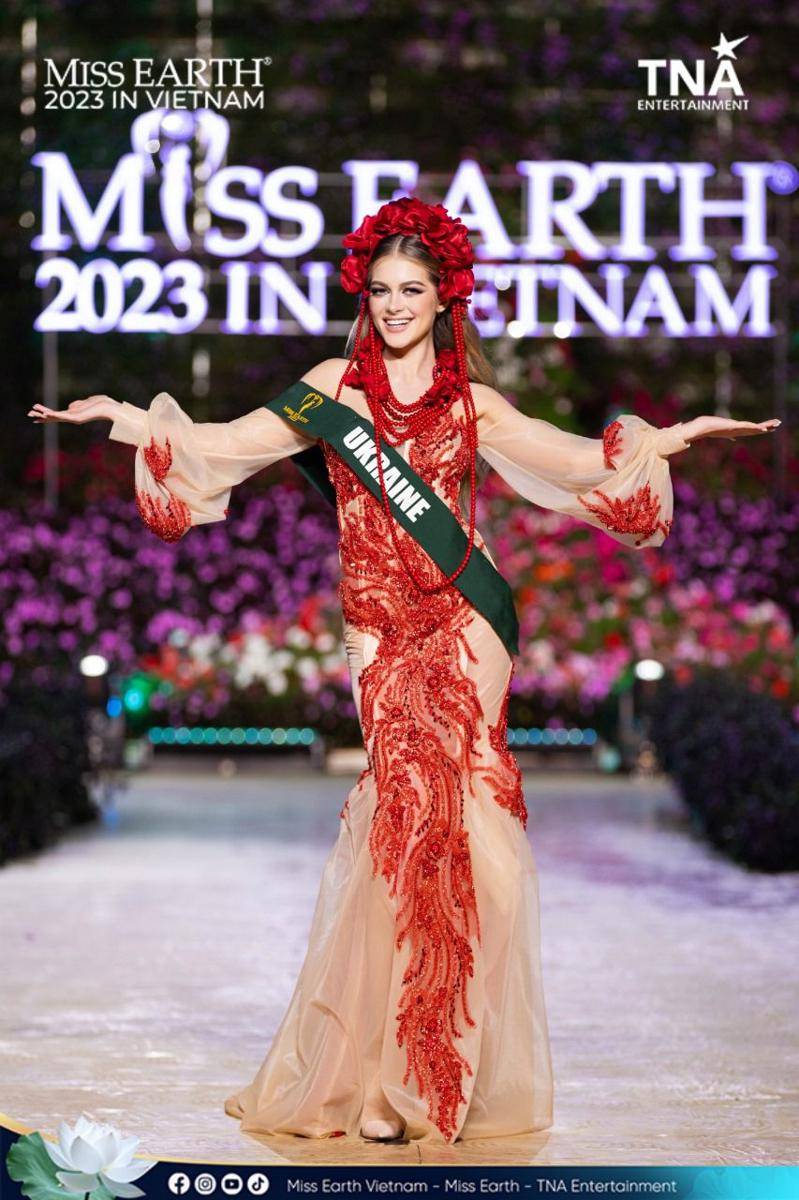 Potret Kostum Nasional Wakil dari Kawasan Eropa di Miss Earth 2023 (Facebook.com/Miss Earth)