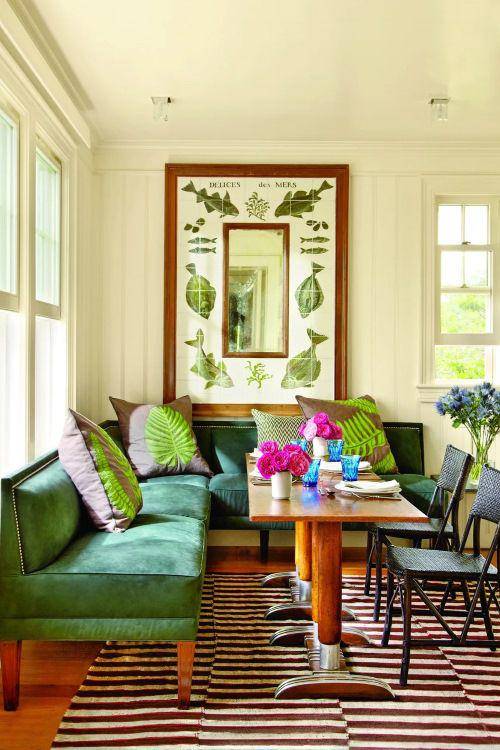 Penambahan aksesoris pada breakfast nook (architecturaldigest.com)